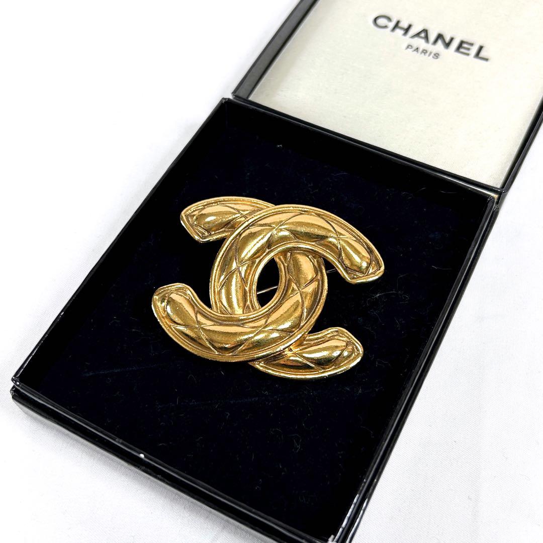 シャネル　CHANEL ブローチ　ココマーク マトラッセ　キルティング