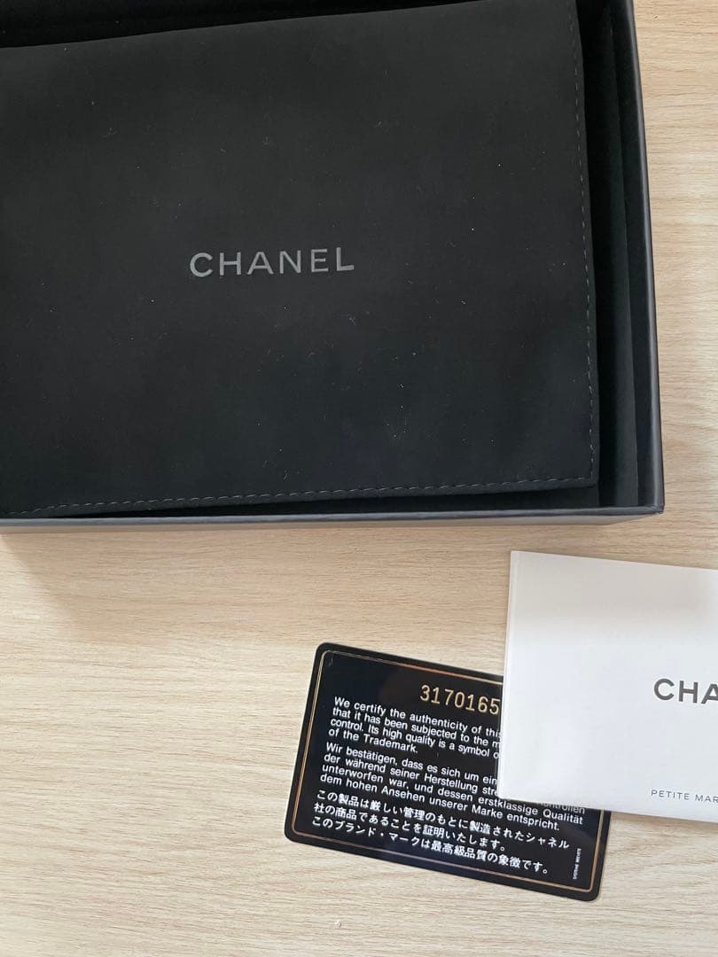 お値下げ中　美品　CHANEL ブラック レザー 二つ折り財布