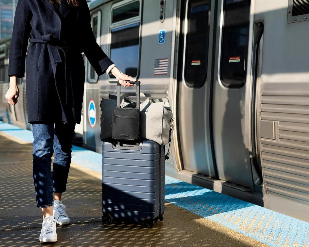 荷物をドッキングさせて移動を助ける。変身するオーガナイザーバッグ