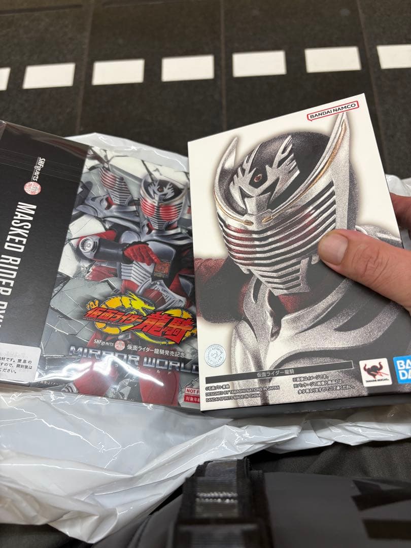 S.H.Figuarts 真骨彫製法 仮面ライダー龍騎+オリジナルスリーブ付き