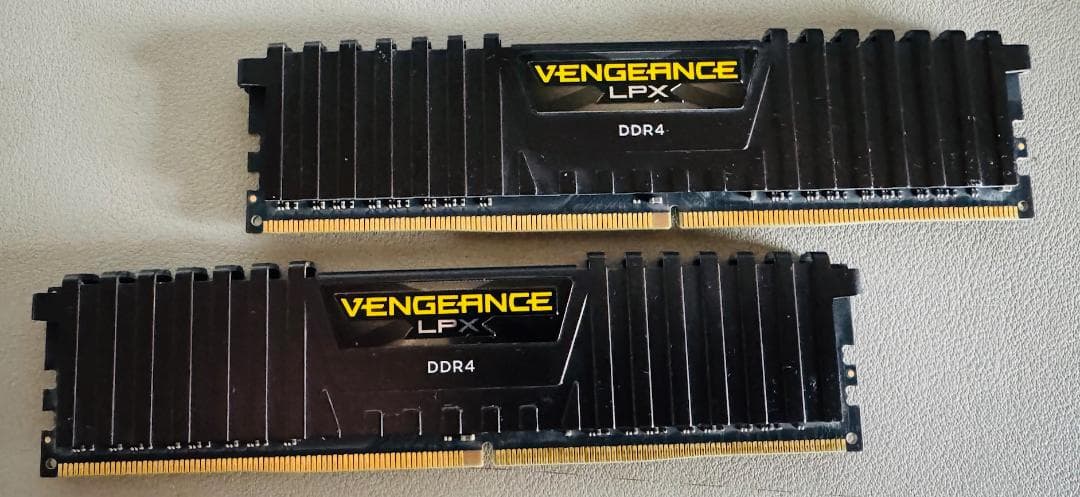 メモリCorsair　CMK16GX4M2A2666C16 DDR4 8GB×2