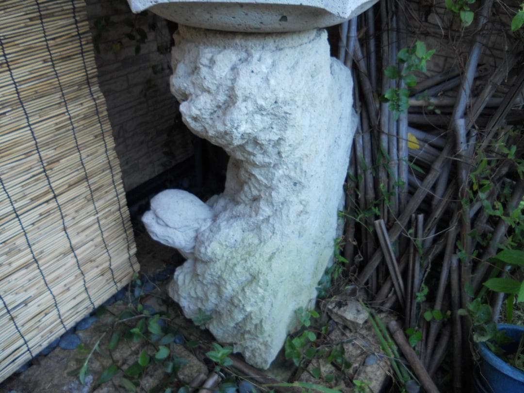 石灯籠 超希少 珍品 獅子 虎 燈篭 です。