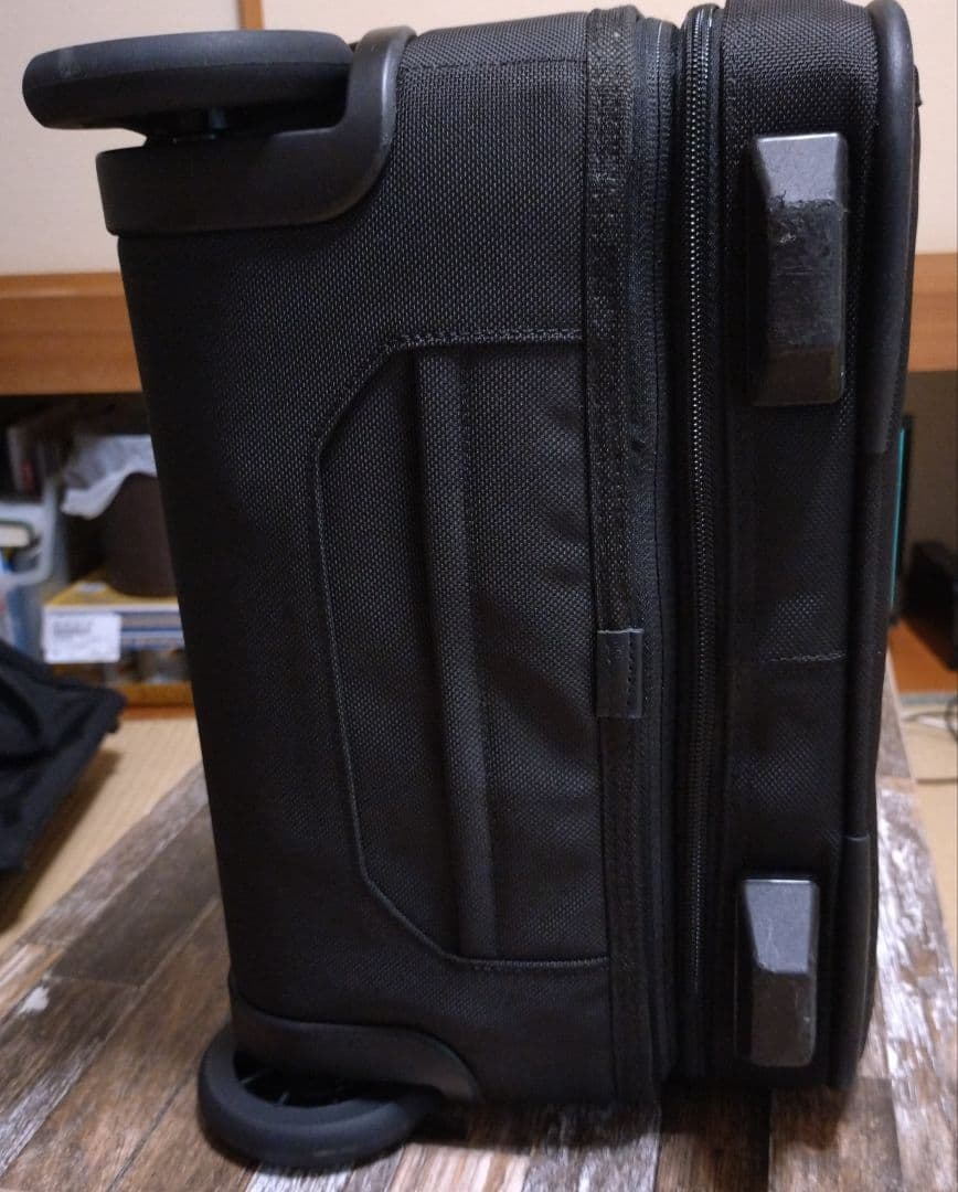 キャリーバッグ　Tumi 機内持込サイズ