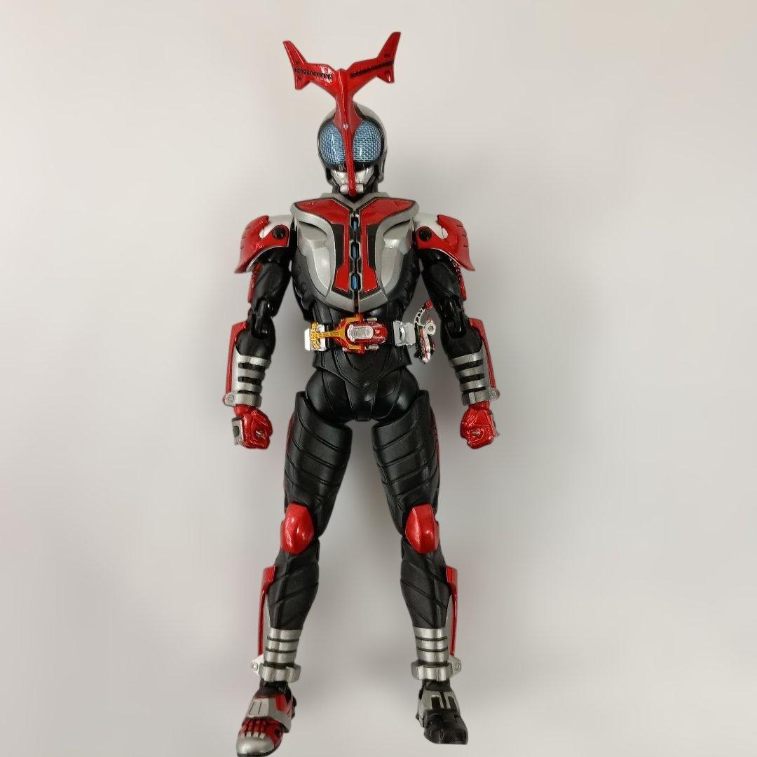 S.H.Figuarts(真骨彫製法) 仮面ライダーカブト ハイパーフォーム