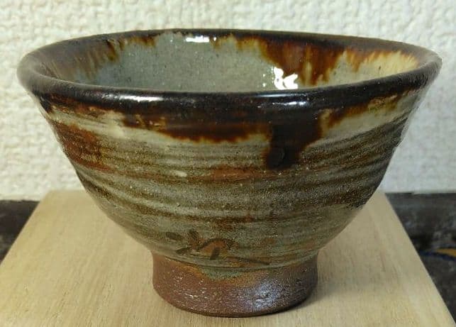 人間国宝 金城次郎 魚紋ぐい呑 栞 共箱 美品 やちむん 壺屋焼 壷屋焼