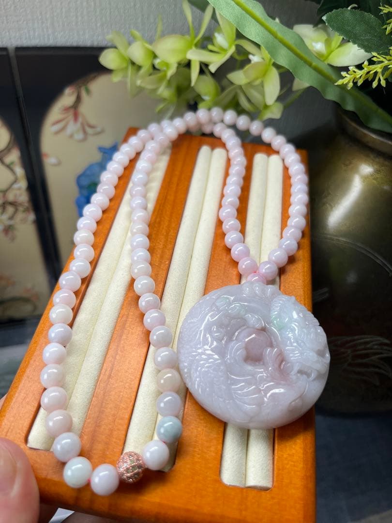 限定１点‼️ミャンマー産A貨翡翠　珍しい桃花ピンク色【龍飛鳳舞】鑑定書付き