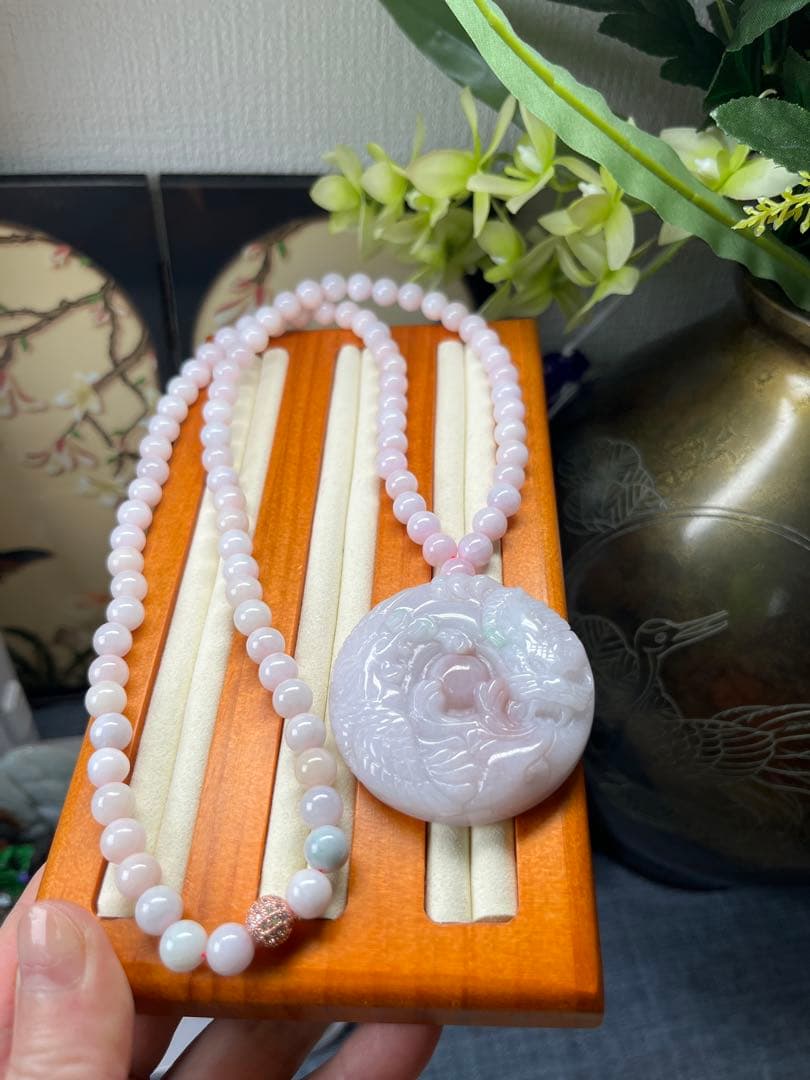 限定１点‼️ミャンマー産A貨翡翠　珍しい桃花ピンク色【龍飛鳳舞】鑑定書付き