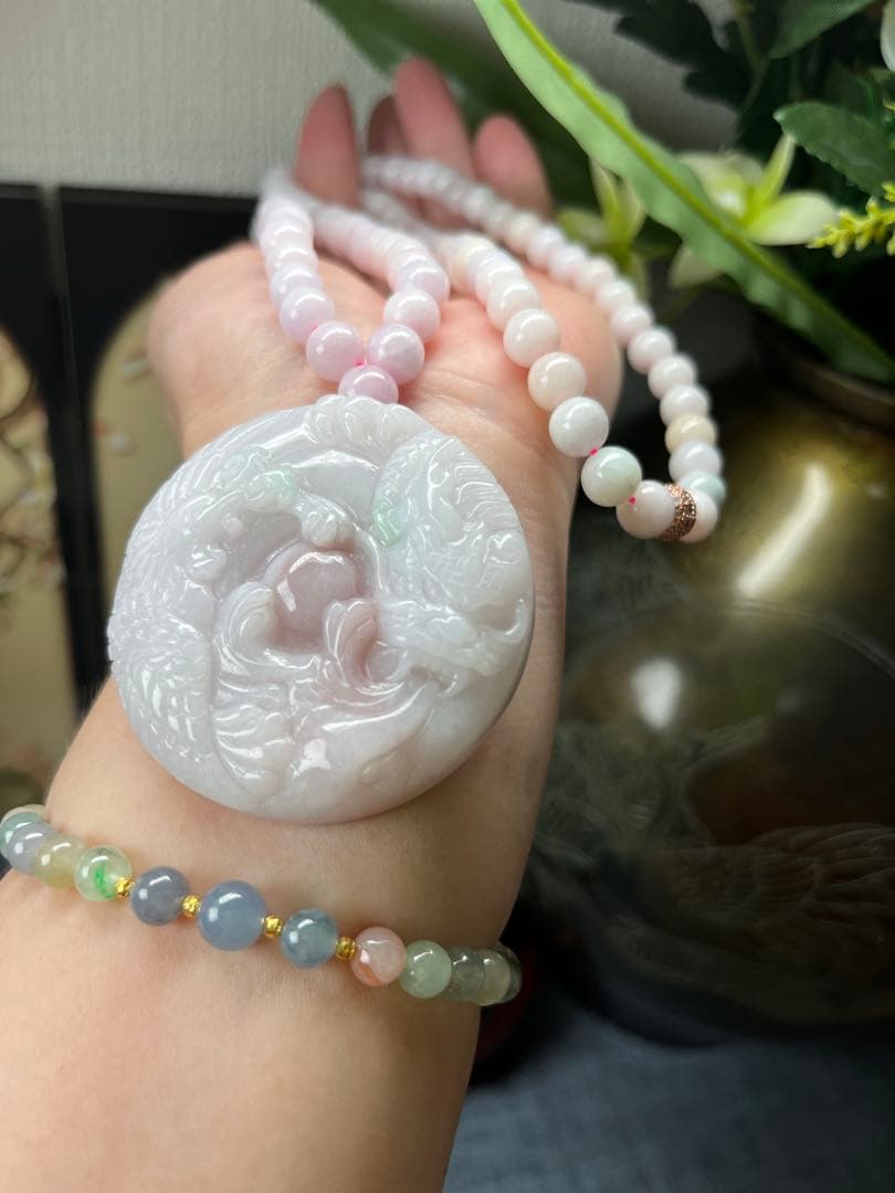 限定１点‼️ミャンマー産A貨翡翠　珍しい桃花ピンク色【龍飛鳳舞】鑑定書付き