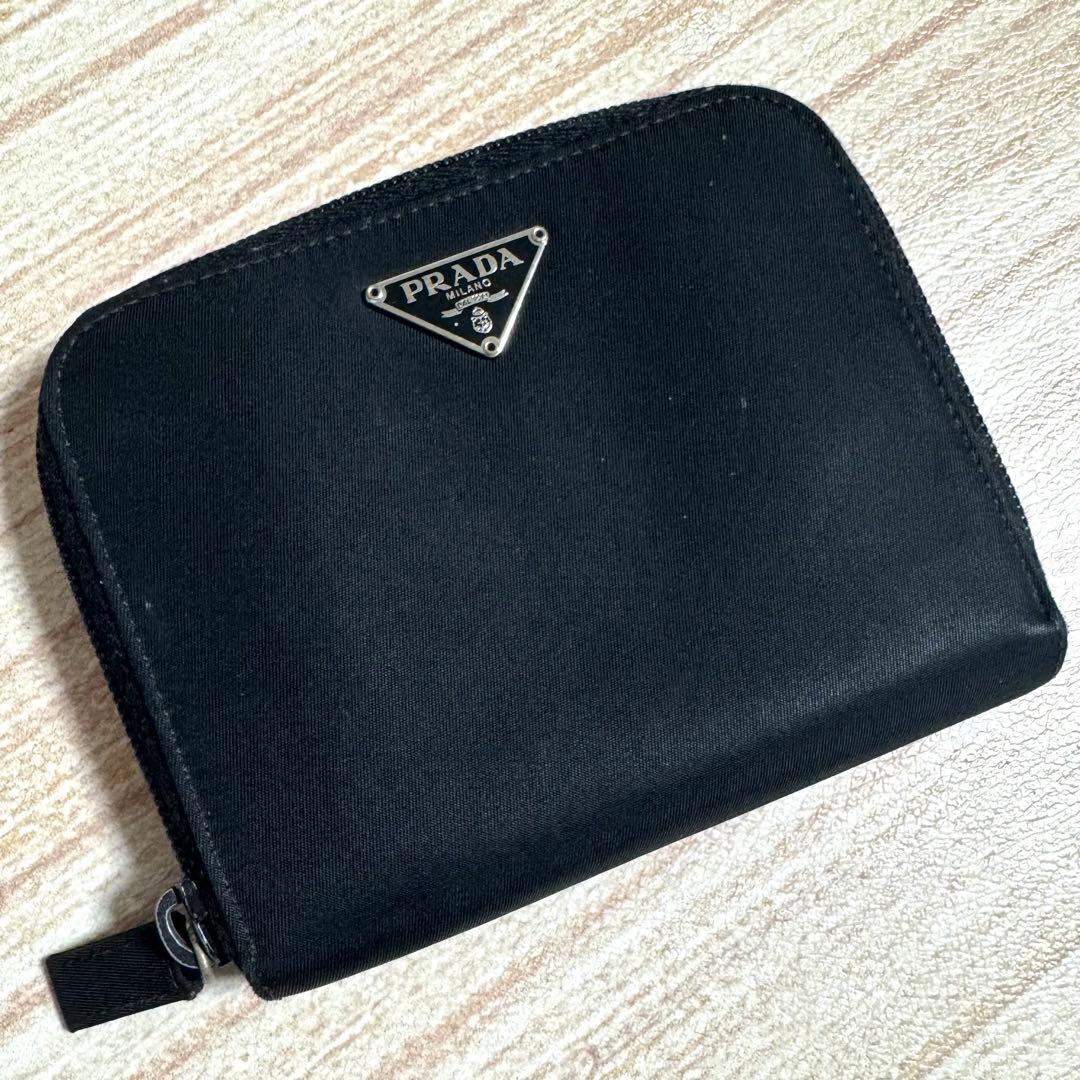 美品✨プラダ　折り財布　ラウンドファスナー　三角ロゴ