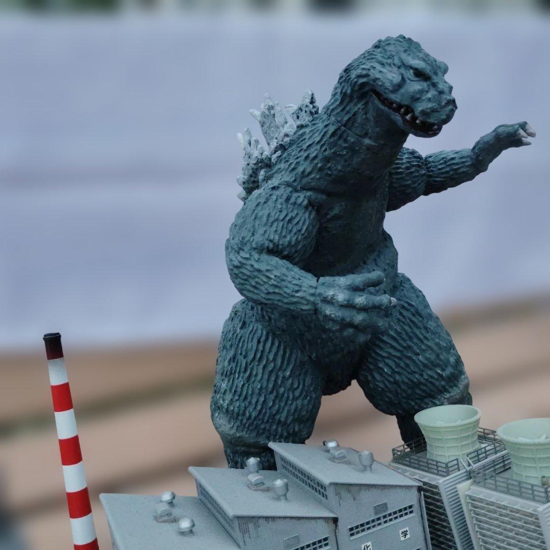 イノウエアーツＮATOキンゴジ。組み立て塗装済。ジオラマ付き！