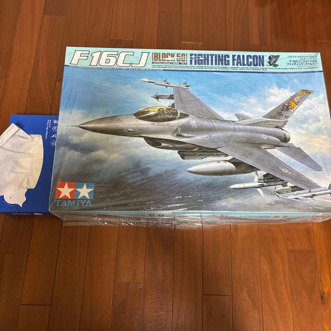 TAMIYA F16CJ 1/32プラモデル 開封しましたが箱と中身は新品です。
