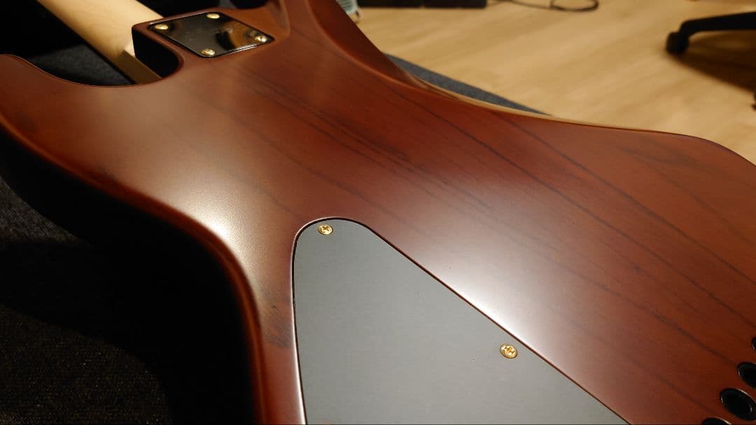 momose　custom 5弦ベース