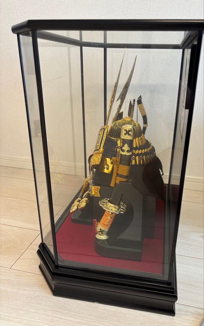 【値下げ！】兜飾り（こどもの日）ディスプレイケース付き