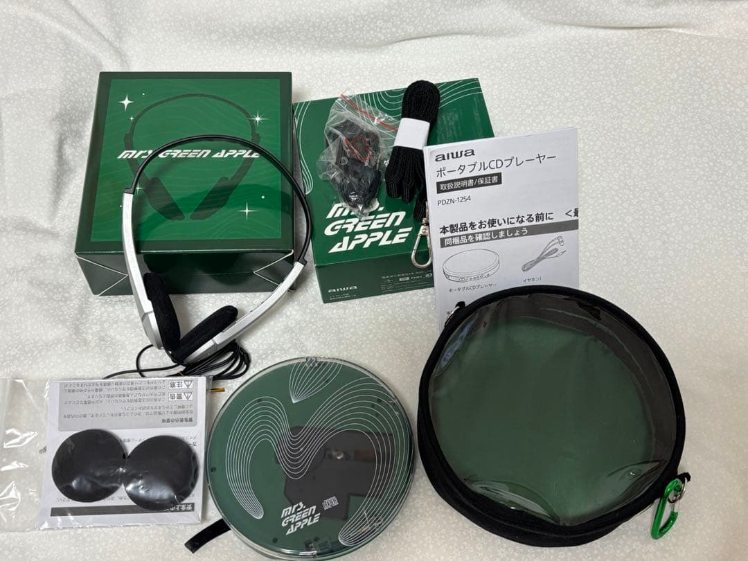 ミセスグリーンアップル　ポータブルCD機とケースとヘッドホン