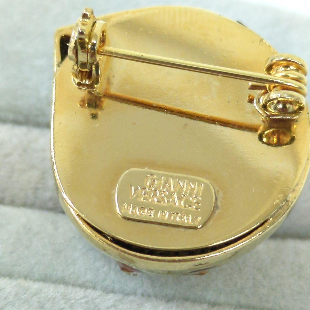 ジャンニヴェルサーチェ クリスタルラインストーン ピンブローチ ゴールドカラー