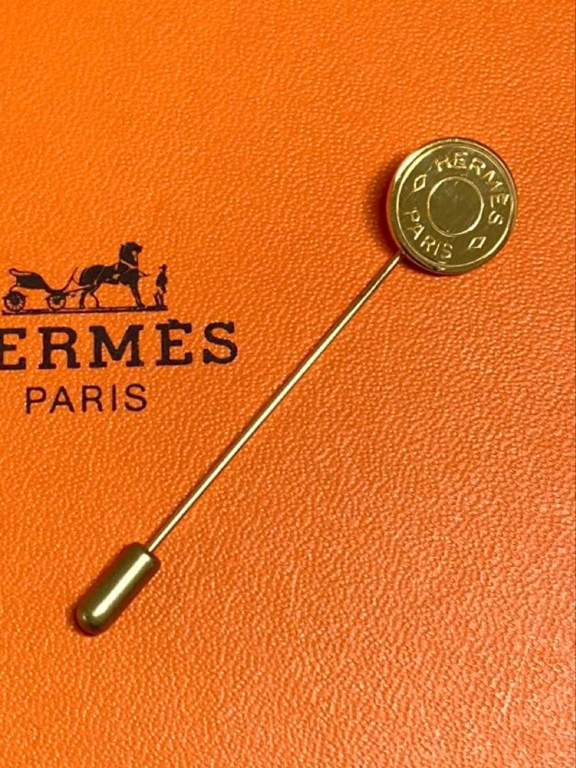 美品 HERMES エルメス セリエ ピンブローチ ピンバッジ ゴールド 箱付き