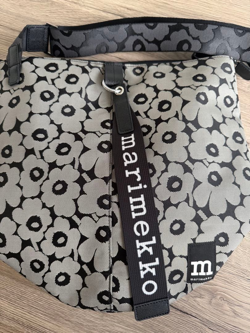 【正規品】マリメッコ　ショルダーバッグ　定価37400円 株式会社ルックのタグ有