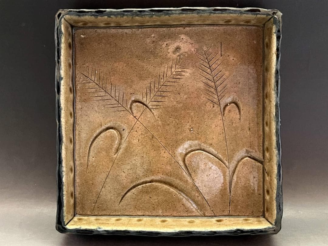 鉢■味わいのある古い角皿 谷辰 ススキの絵 四角鉢 平鉢 水盤 土物 菓子器