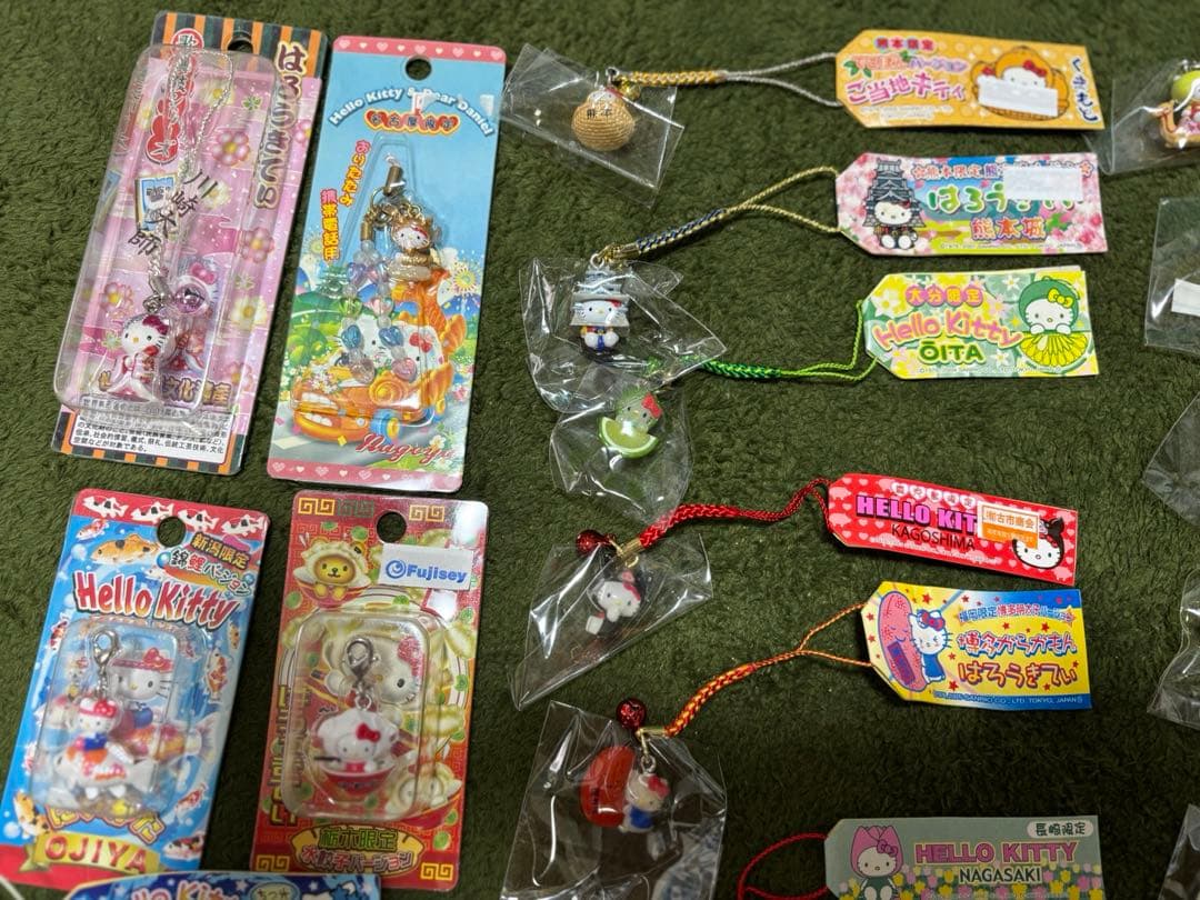 ご当地キティ　根付け　チャーム　未使用　32個　2000年代　キティストラップ