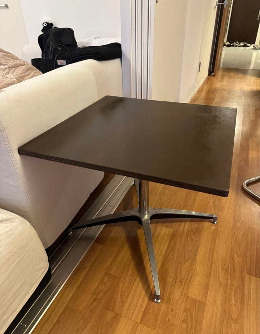 pacific furniture Service テーブル