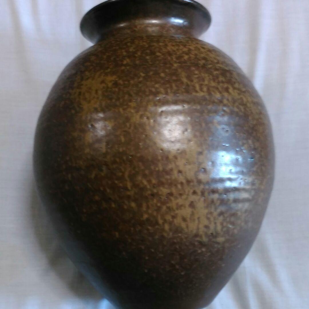 壺　作者不明