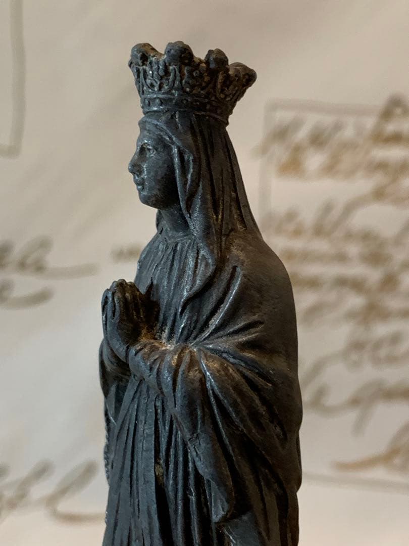 フランス製　アンティーク　真鍮製のマリア像　細かいディテールで凛とした立ち姿！