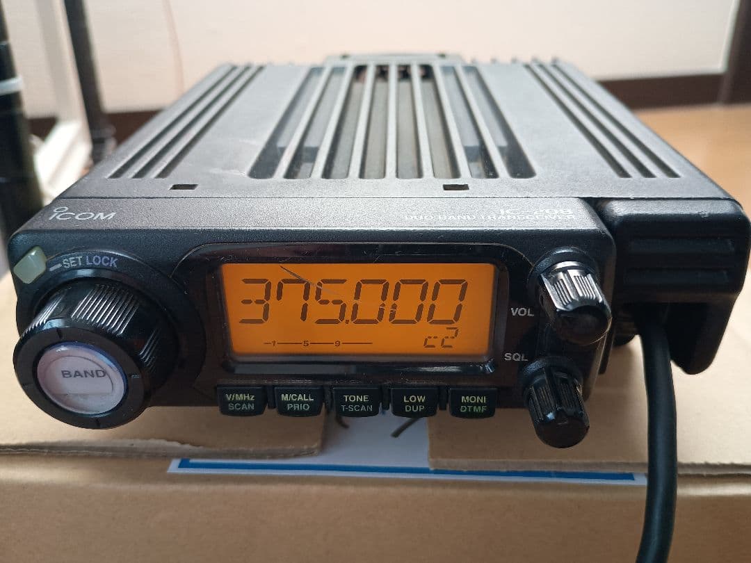 ICOM トランシーバー IC-208