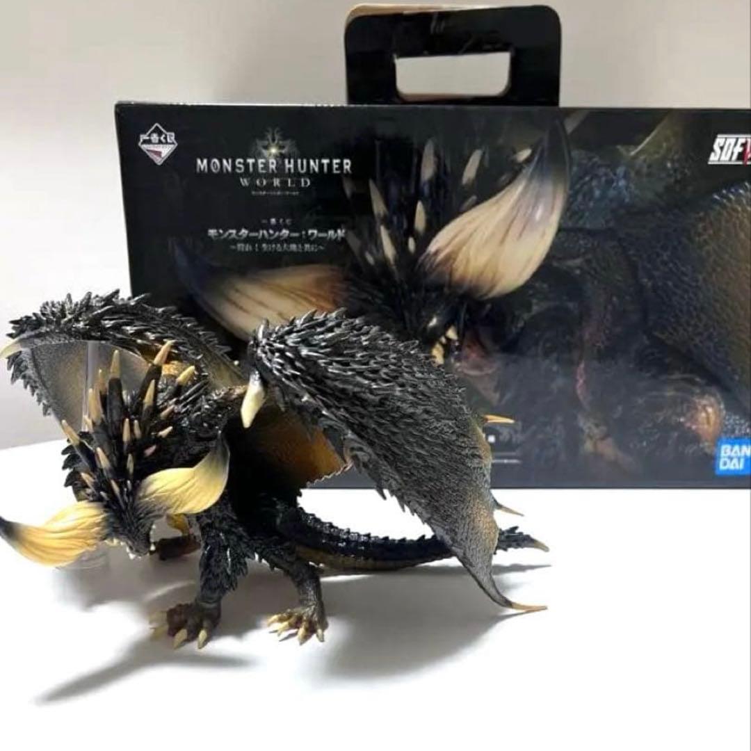 一番くじ モンスターハンター:ワールド 〜狩れ!生ける大地と共に〜」　A賞