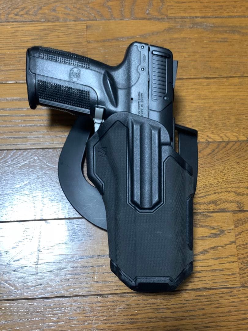 東京マルイ　FNファイブセブン　ガスブローバック　ホルスター付き