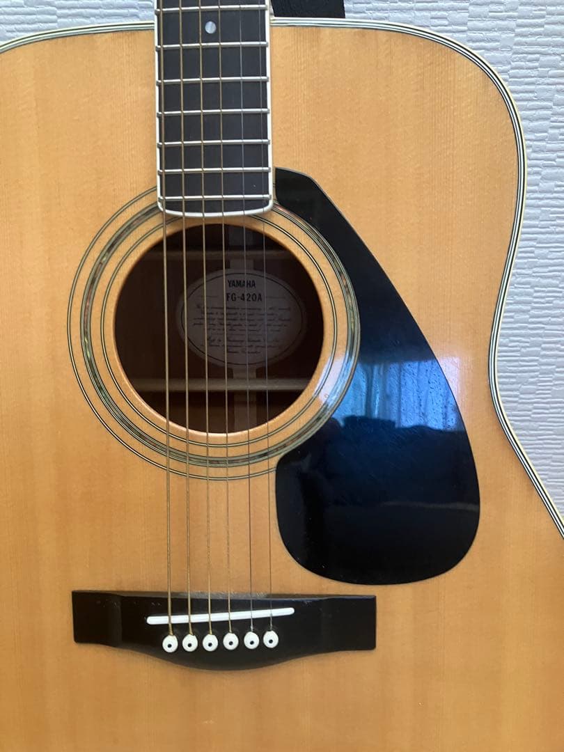 YAMAHA製アコースティックギター ストラップ・ケース付き