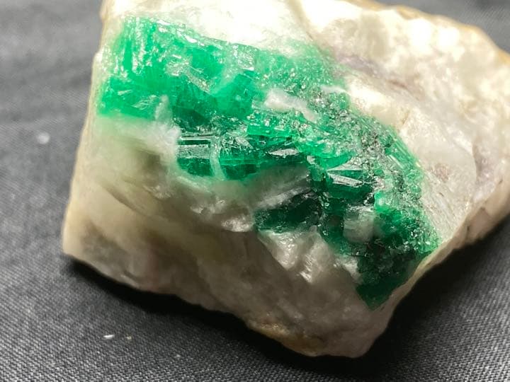 エメラルド 71g