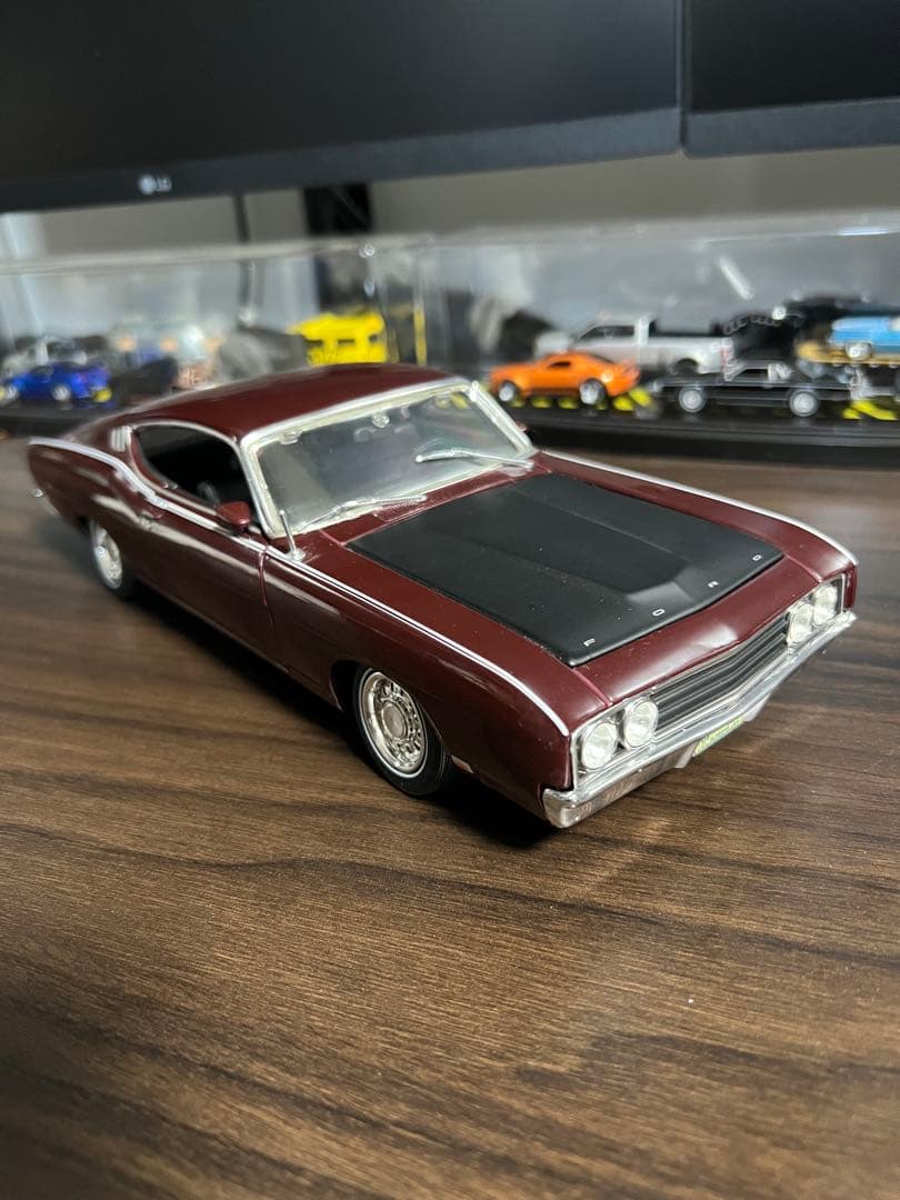 フォード　トリノ　 1/18 ミニカー