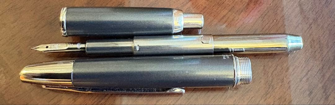 キャップレス万年筆デシモ グレー EFペン先