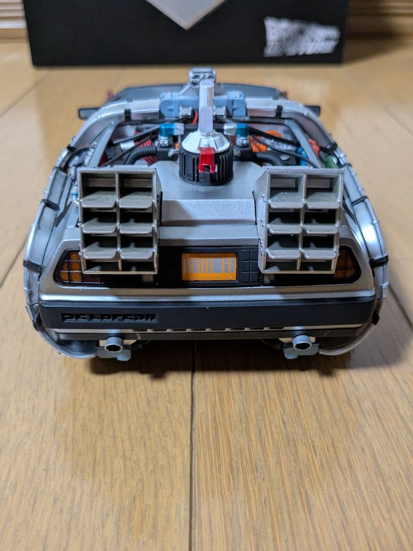 デロリアン 1/18 アルティメットエディション バックトゥザフューチャー