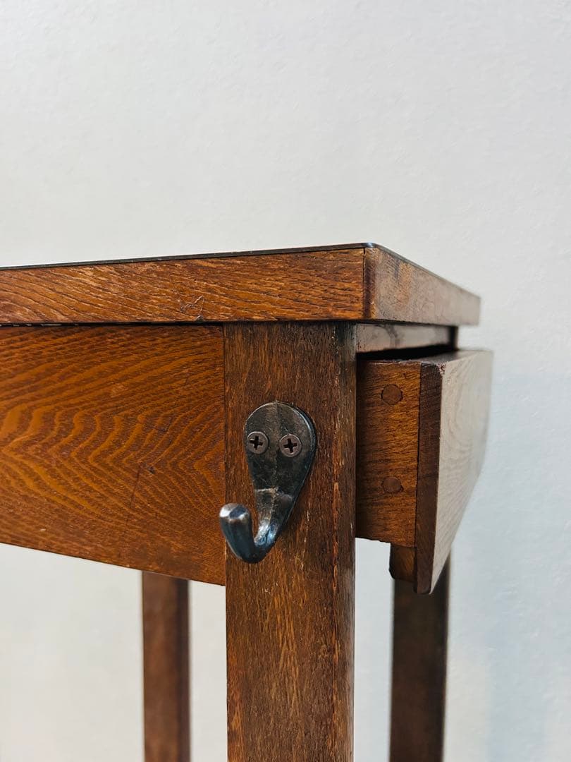 【ヴィンテージ感漂う】木製サイドテーブル｜引き出し付き｜USA風インテリア