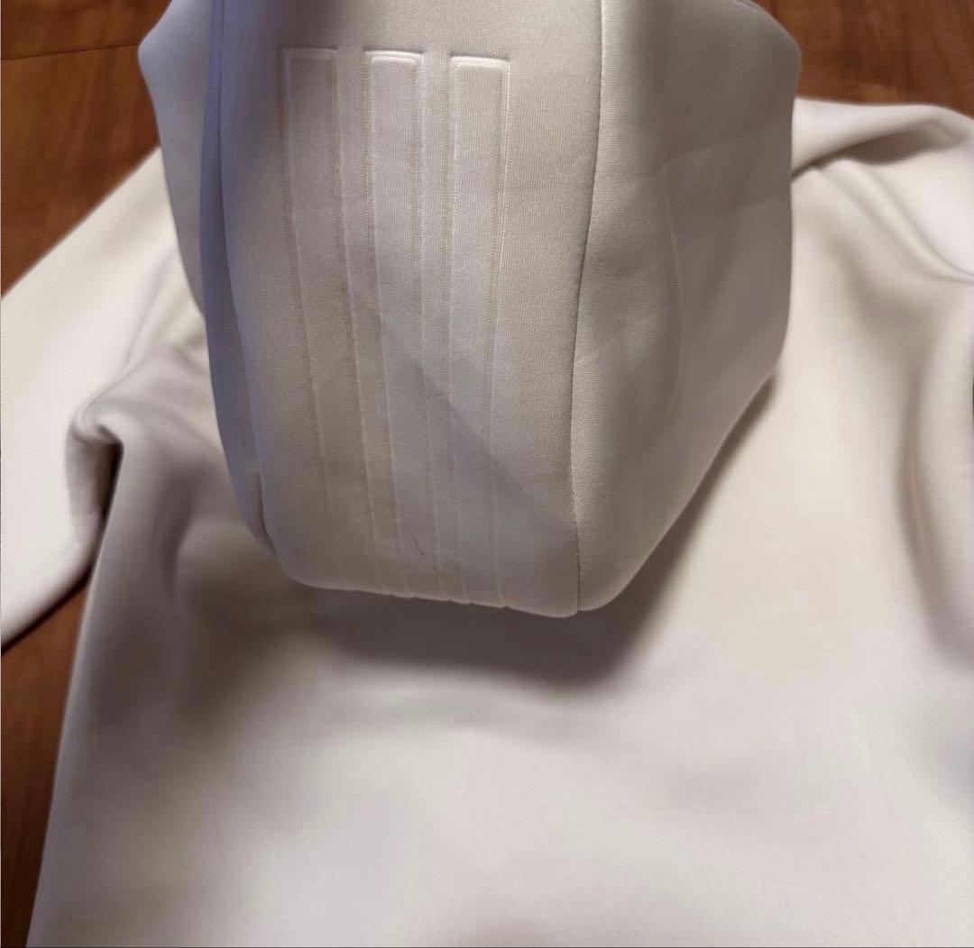 ダンボールニット　セットアップ　ホワイト　アディダス　　フード付き　長袖　秋冬