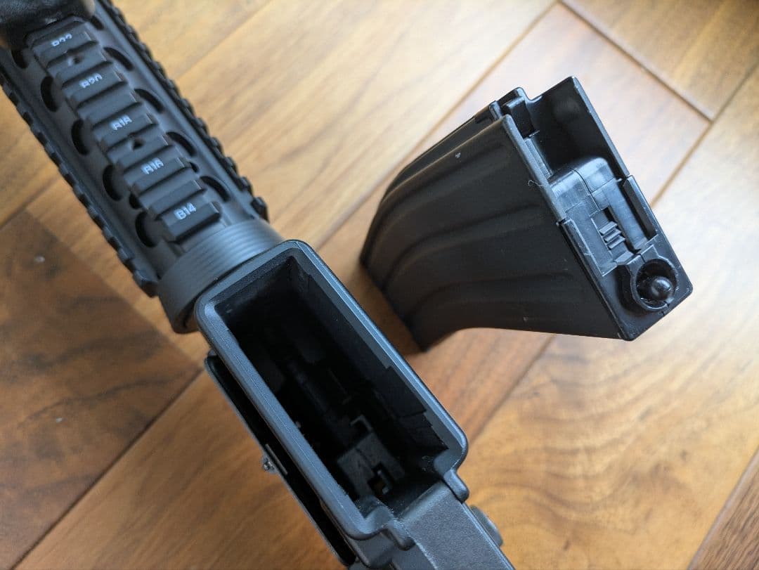 東京マルイ　次世代電動ガン　CQB-R　ブラックモデル