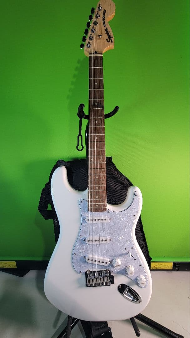 Squier by Fender stratocaster White 美品