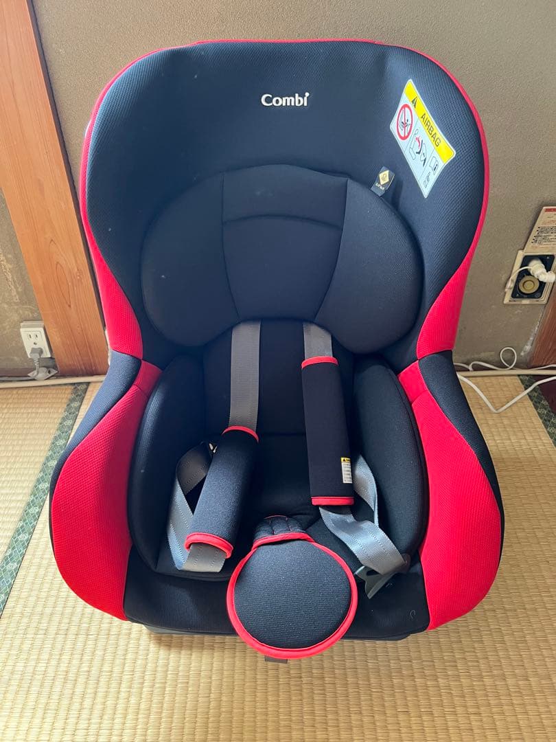 美品中古CombiコンビLYF-375チャイルドシート取付簡単日本製