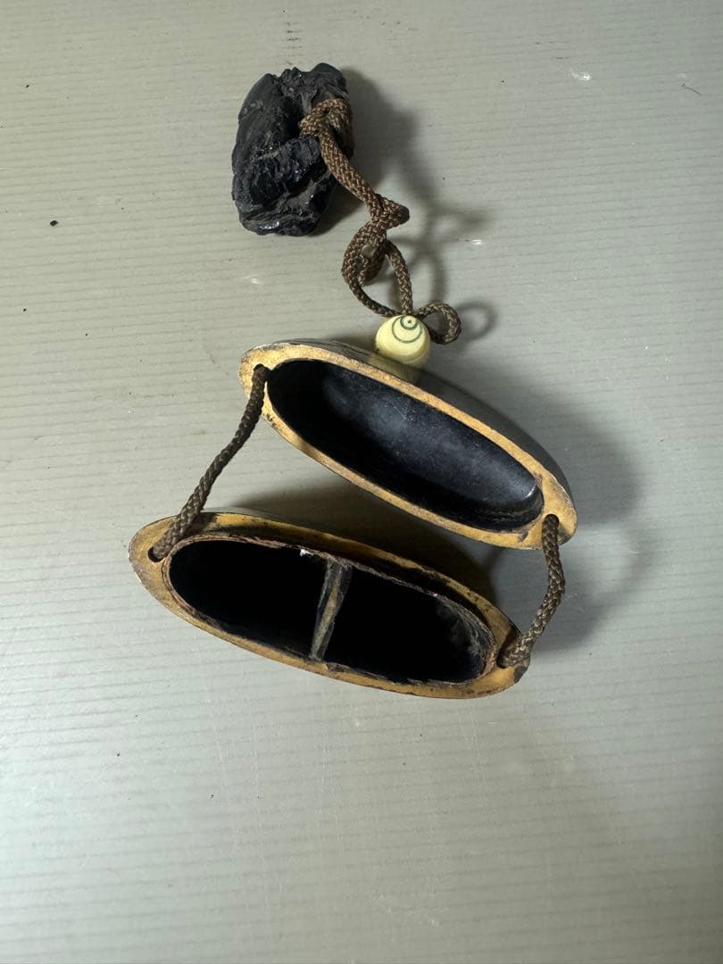 2426 時代物　印籠　根付