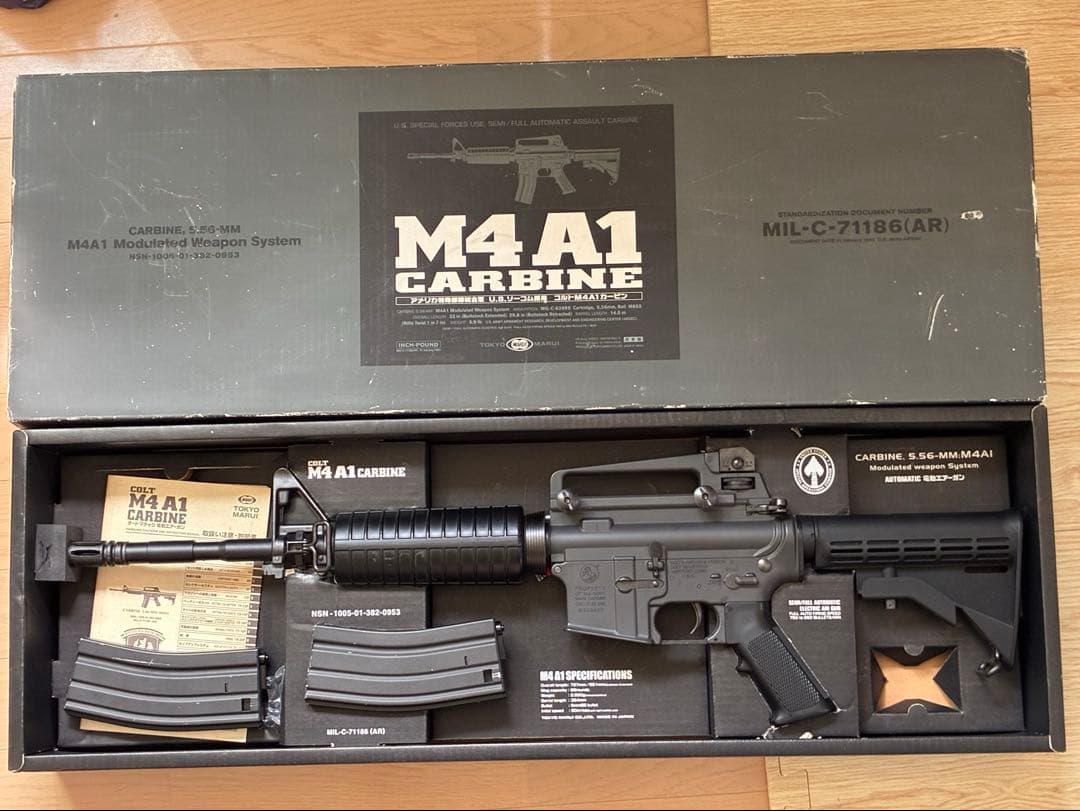 東京マルイ スタンダード電動ガン M4A1 予備マグ1 バッテリー２充電器付き