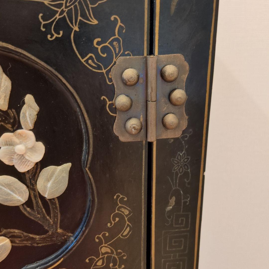 中国家具 キャビネット 花鳥細工 黒塗り 玉石 アンティーク調