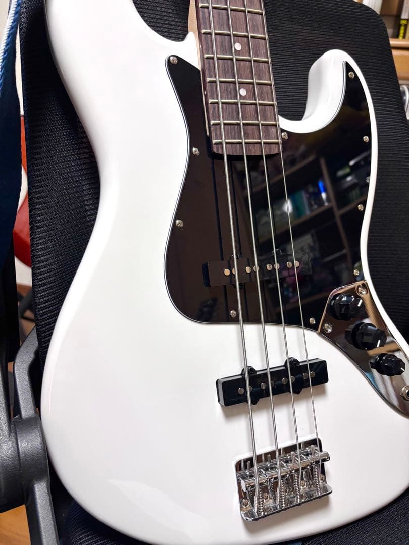 Legend エレキベース ホワイト