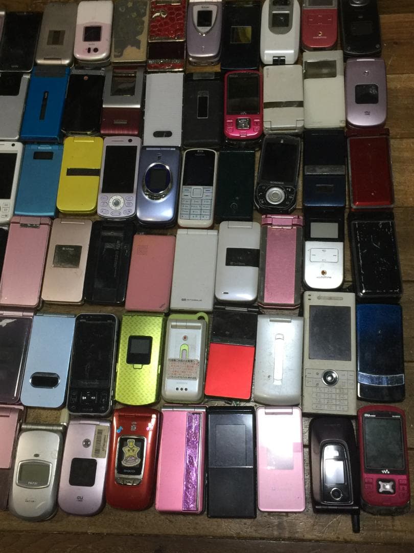 ガラケー　１０２個まとめて　ジャンク　部品とりなどにも