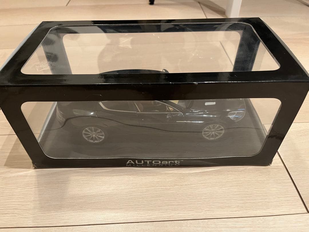 Aston Martin Rapide ラピード　AUTOart 1:18
