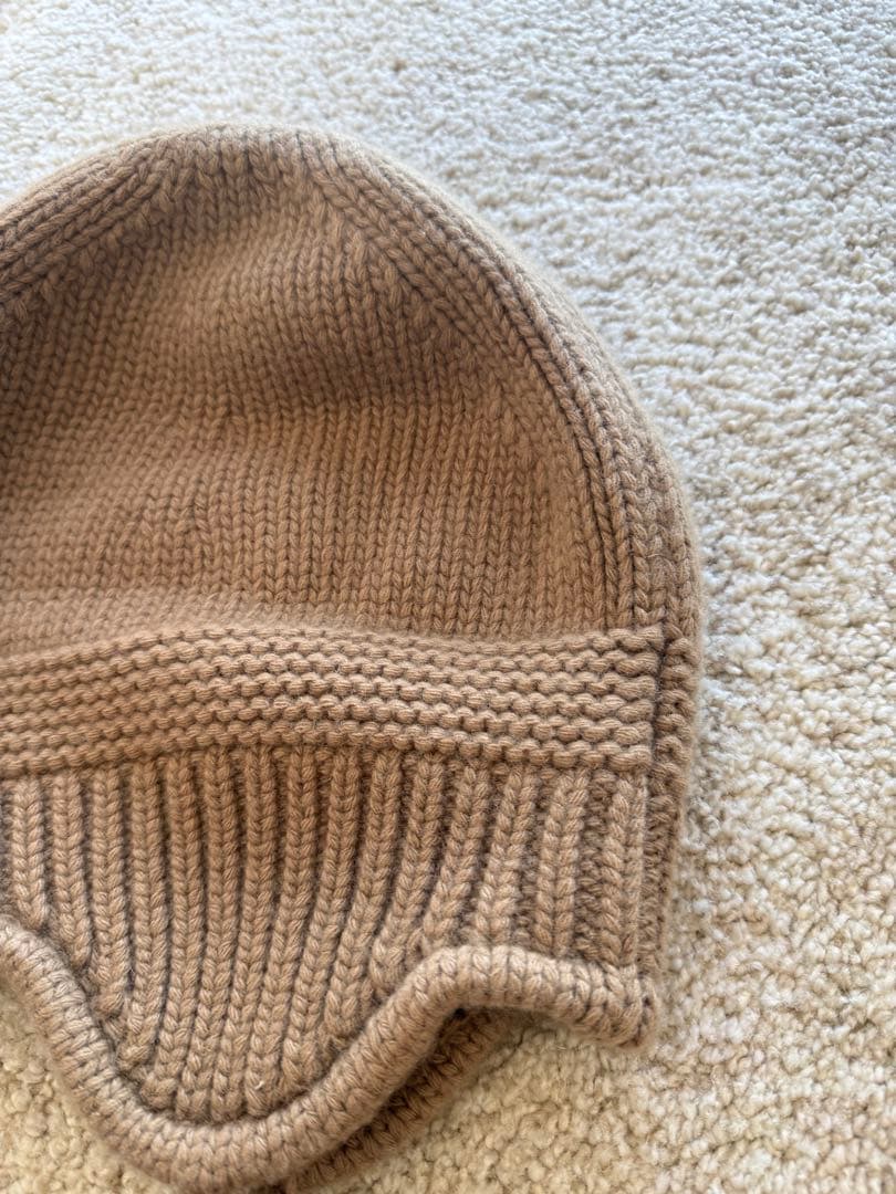 MIU MIU ベージュ ニット帽 ポンポン付き