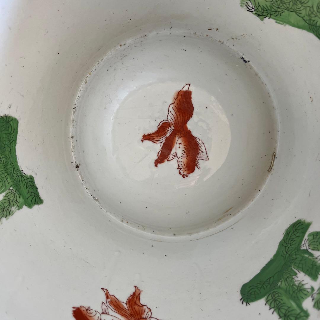 最終処伊万里金魚が泳ぐ絵柄十錦手火鉢大睡蓮鉢金魚鉢　カラフルな色合いと絵柄の良さ