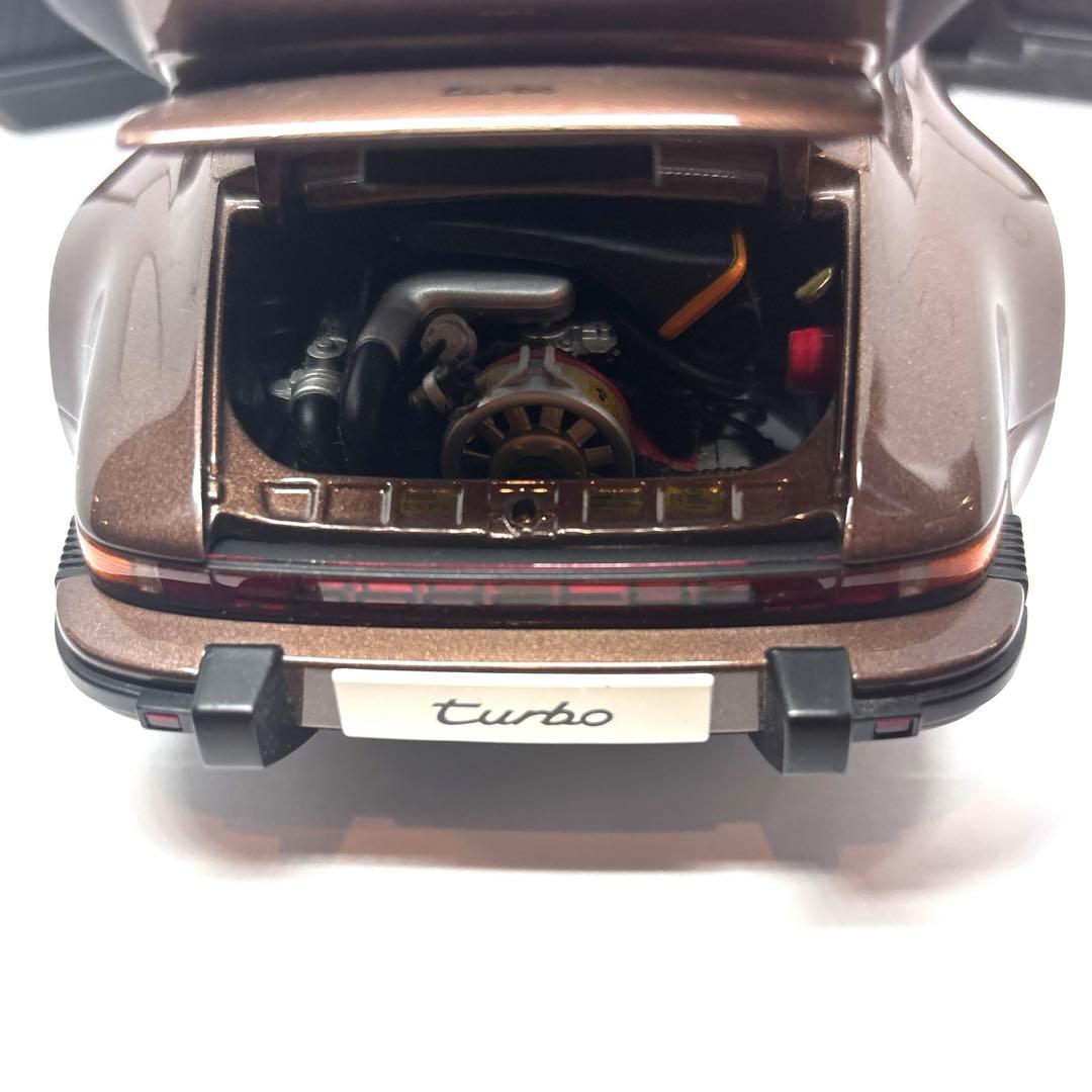 オートアート　ポルシェ911 ターボ 930 AUTOart 1/18 ブラウン