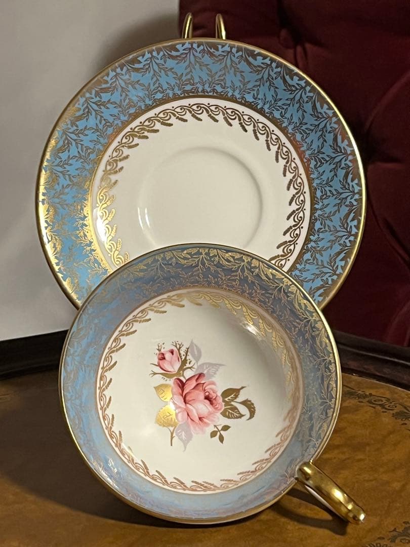 エインズレイ　青と金彩のバラ柄カップとソーサーセット