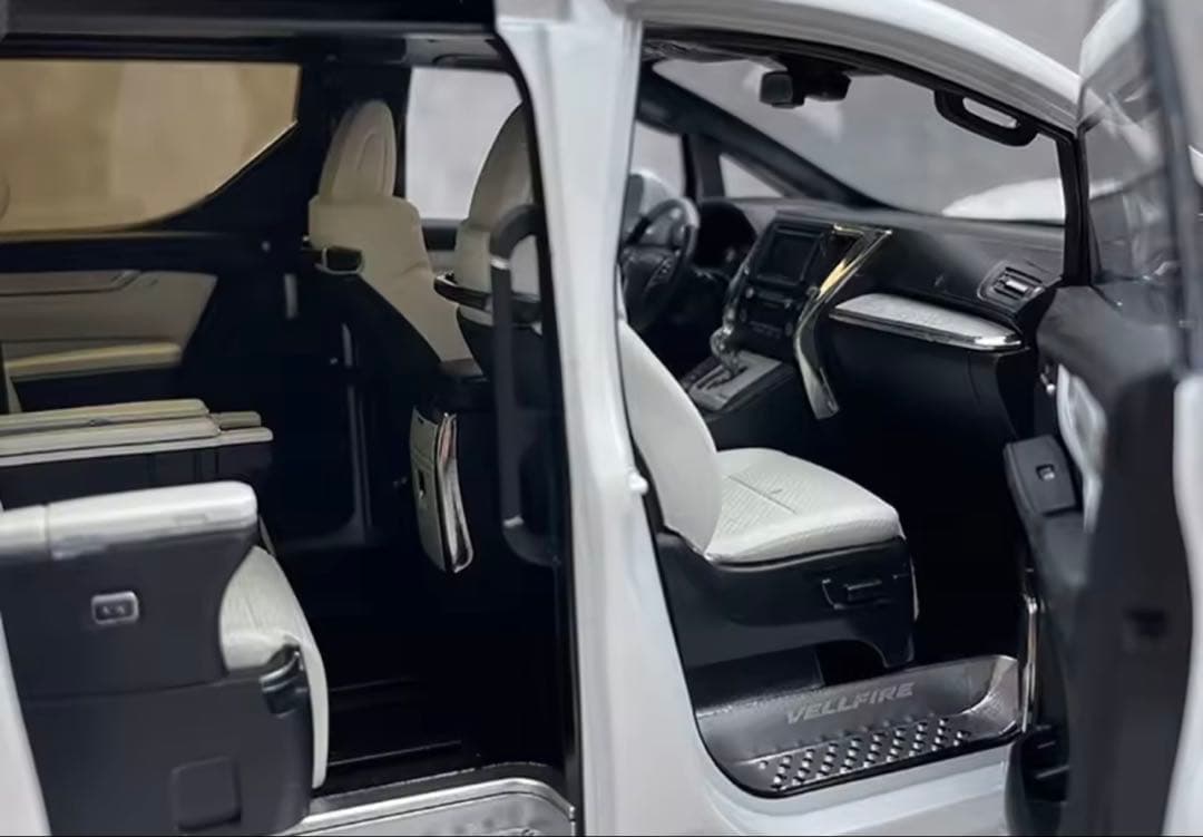 トヨタ ヴェルファイア 1/18 ダイキャストモデルホワイト ミニカー